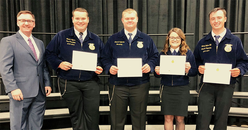 photo of FFA student scholarship recipients