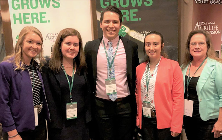 photo of 4-H member scholarship recipients